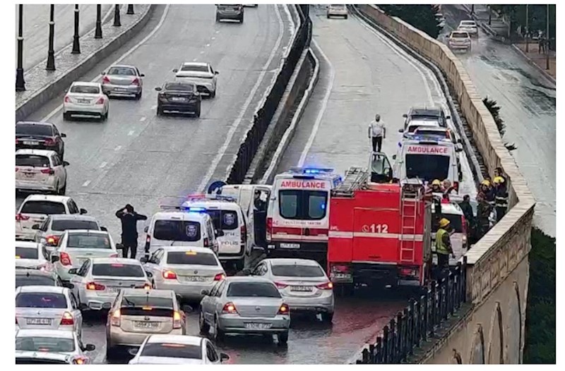 Babək prospektində QƏZA: Tıxac yarandı — FOTO