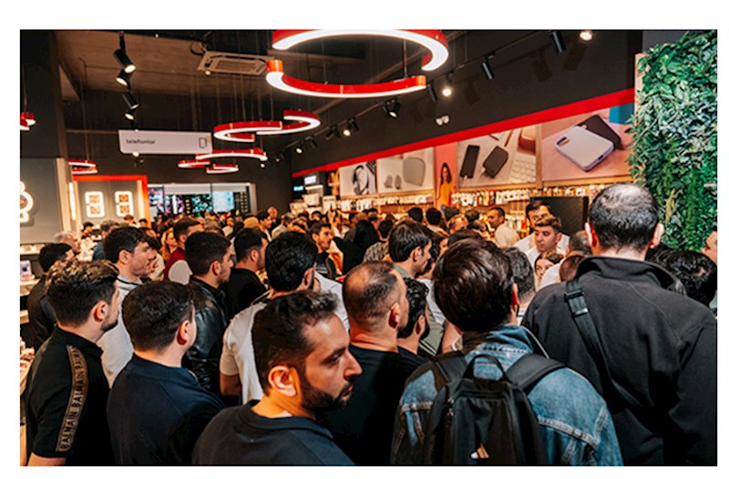 Bakıda “iPhone 17” üçün gecəyarısı növbəyə durdular