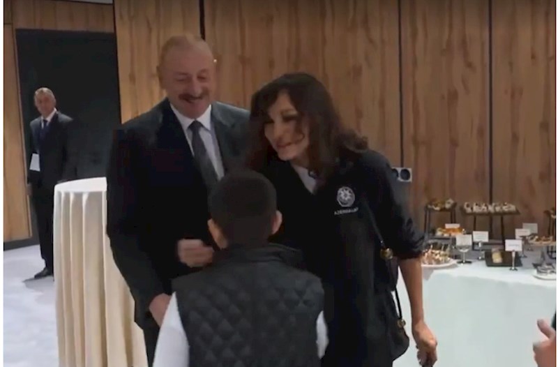 İlham Əliyev və xanımı Gəncədə şəhid övladları ilə görüşüblər — VİDEO