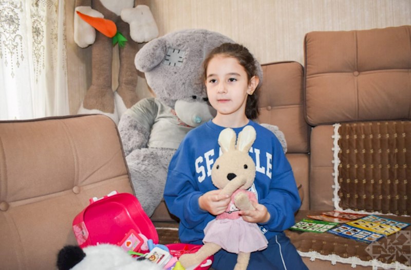 Gəncə terrorunun balaca qurbanı Nilay: İlham babanı çox sevdim