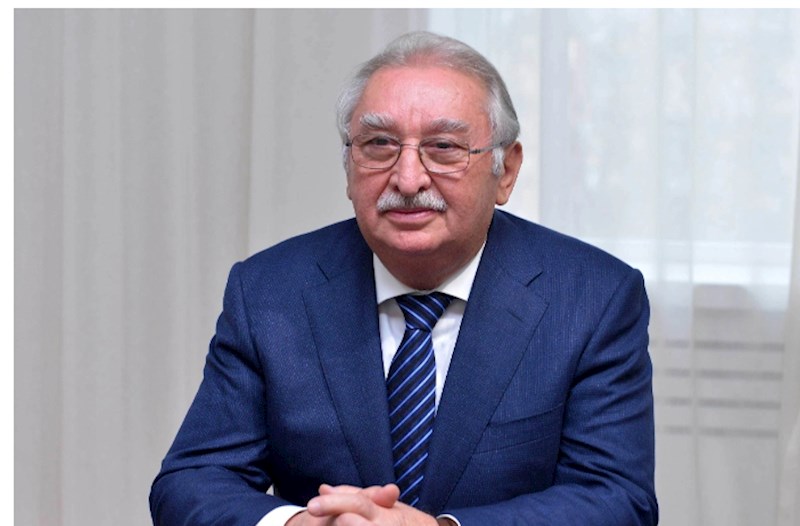 Rektor: "İşə çıxmıram, universiteti uşaqlar idarə edirlər"