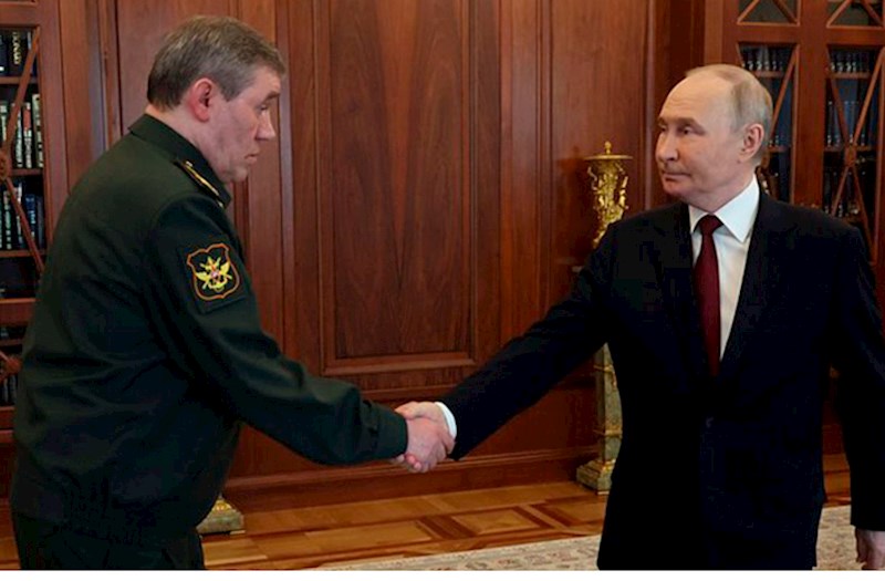 Putin Gerasimovu təltif etdi