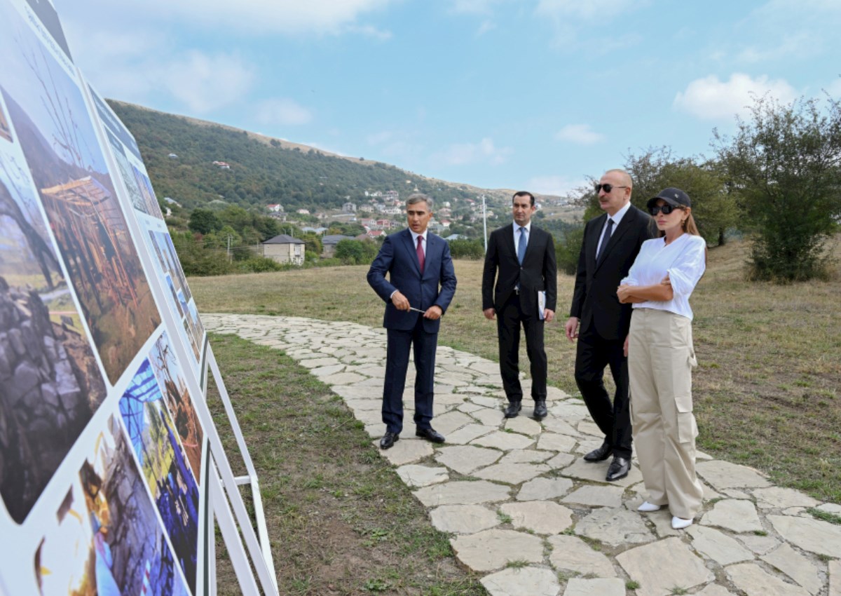 Prezident Şamaxıda Pir Ömər Sultan ziyarətgahında aparılan konservasiya işləri ilə tanış olub — FOTOLAR (YENİLƏNİB)
