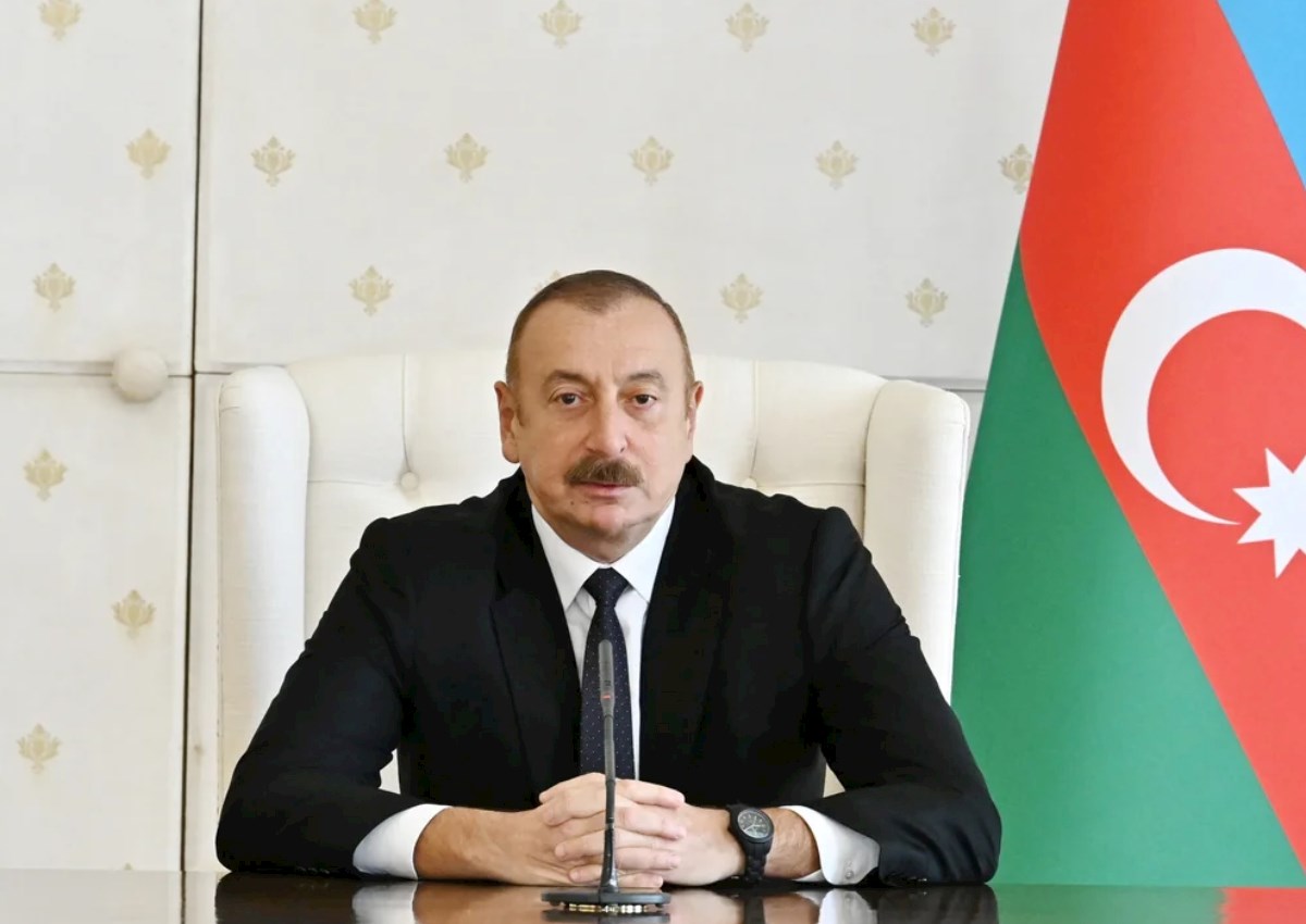 Azərbaycan Prezidenti Şamaxıda Pir Ömər Sultan ziyarətgahında aparılan konservasiya işləri ilə tanış olub 