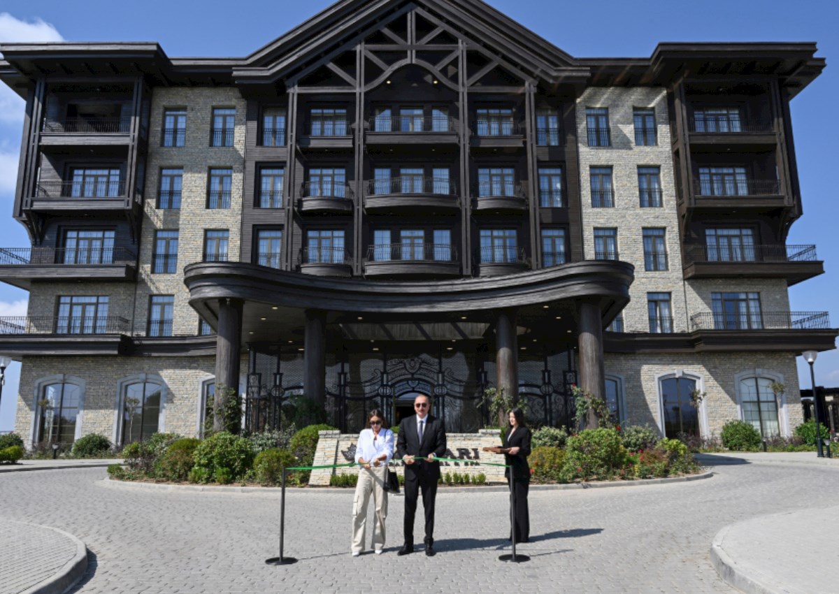 İlham Əliyev Şamaxıda "Meysari Grand Hotel & SPA" kompleksinin açılışını edib — FOTOLAR (YENİLƏNİB)