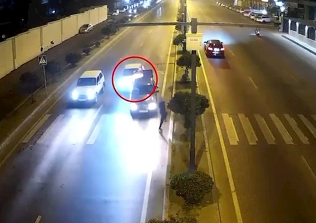 Bakıda 4 nəfər son anda ölümdən döndü — VİDEO 