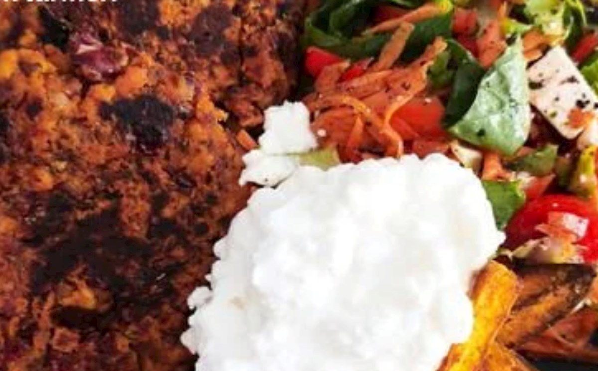 Ətsiz və proteinlə zəngin burger resepti: Cəmi 25 dəqiqəyə hazırlanır