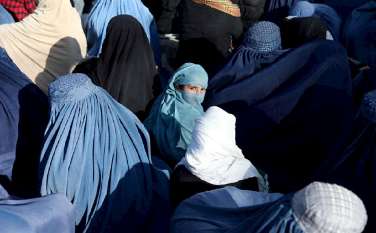 İtaliyada məktəblərdə niqab və burqaya qadağa planlaşdırılır 