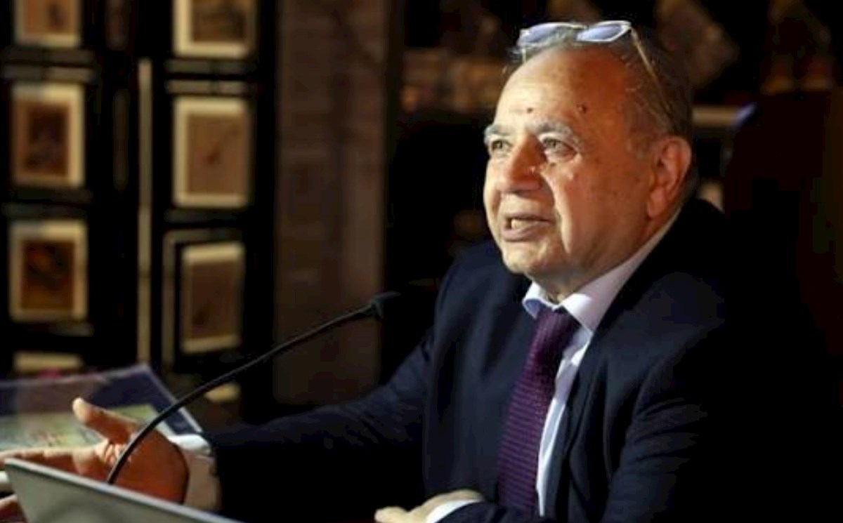 Albaniya göydən düşmə dövlət deyil — Həsən Həsənov