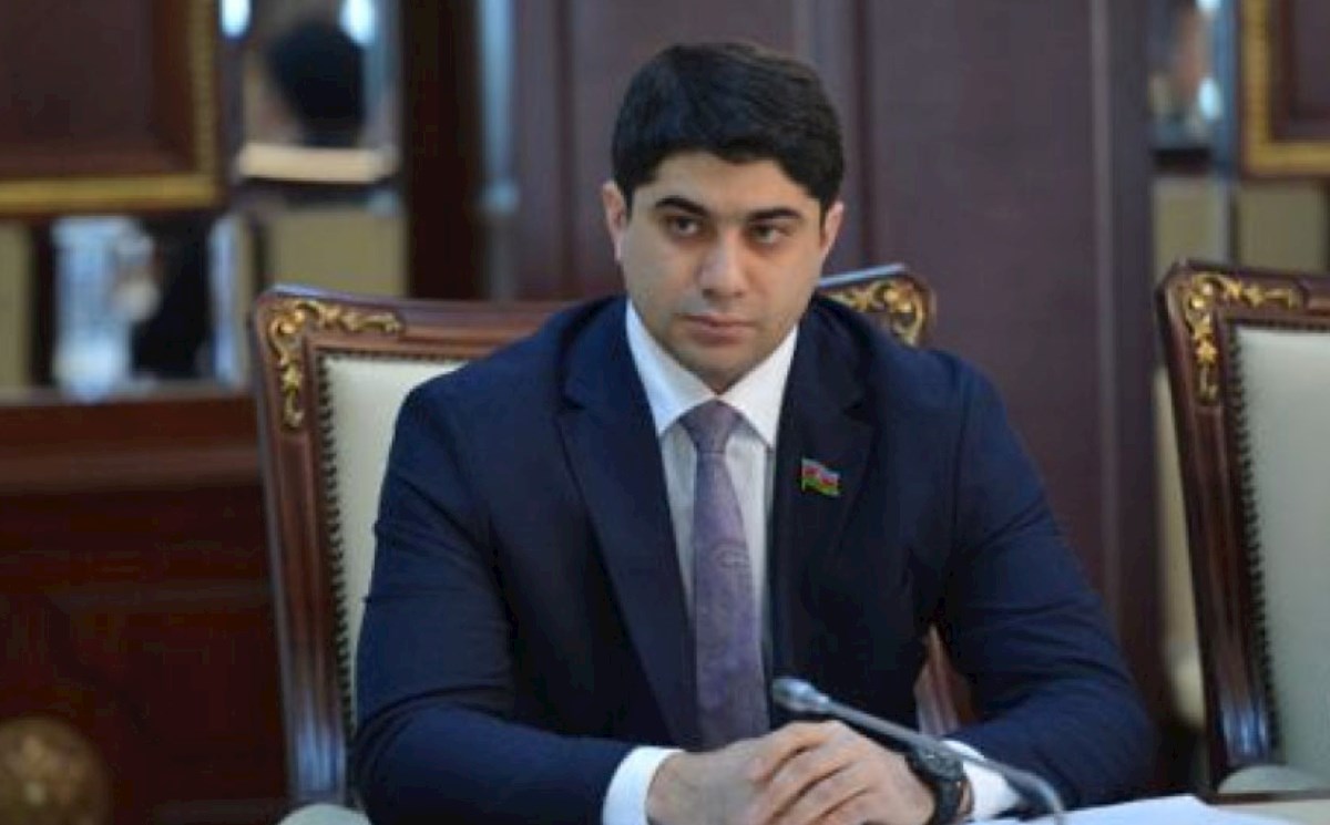 Deputat parlamentdə “ChatGPT” ilə yazışmadan danışdı 