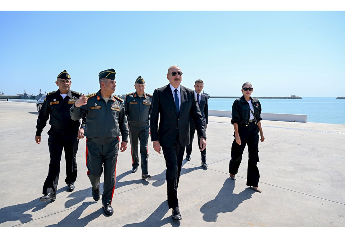 İlham Əliyev Hərbi Dəniz Qüvvələrində olub — FOTOLAR