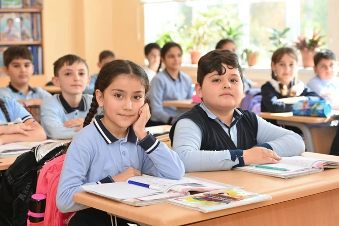 Deputat: Vahid məktəbli forması təhsil mühitində bərabərlik və məsuliyyət hissini gücləndirir Deputat: Vahid məktəbli forması təhsil mühitində bərabərlik və məsuliyyət hissini gücləndirir
