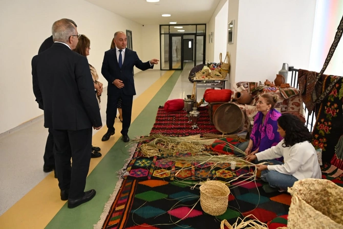 Cəbrayıl Şəhəri Günündə uşaqlar üçün rəsm üzrə ustad dərsləri və sərgi təşkil olunub - FOTOLAR