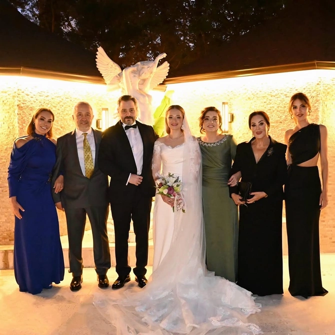 Türkan Şorayın paylaşımı kövrəltdi: Kaş anamız da yanımızda olaydı - FOTO
