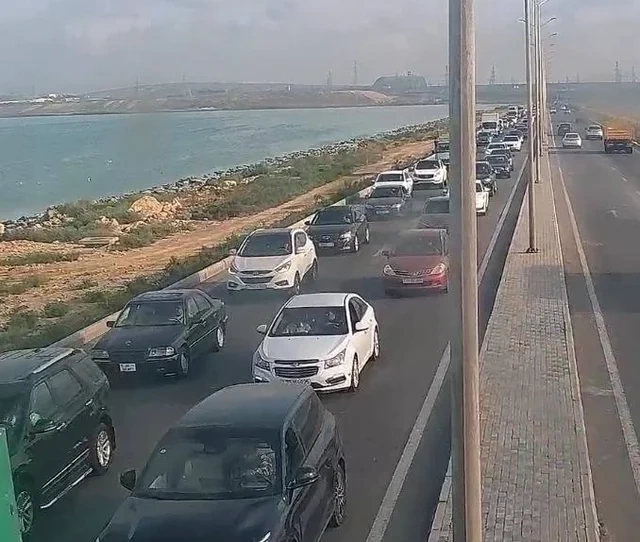 Hazırda Bakıda bu yollar tıxacdır - SİYAHI Hazırda Bakıda bu yollar tıxacdır - SİYAHI