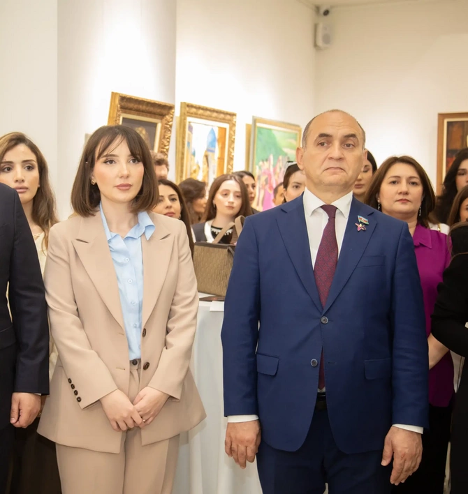 Bakıda Birgə Rənglənən Tarix adlı sərgi açılıb - FOTOLAR