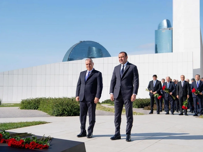 DTX və XKX rəisləri Zəfər parkını ziyarət ediblər - FOTOLAR DTX və XKX rəisləri Zəfər parkını ziyarət ediblər - FOTOLAR
