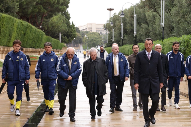 Fənərbağça nümayəndələri Heydər Əliyevin məzarını ziyarət etdilər - FOTO