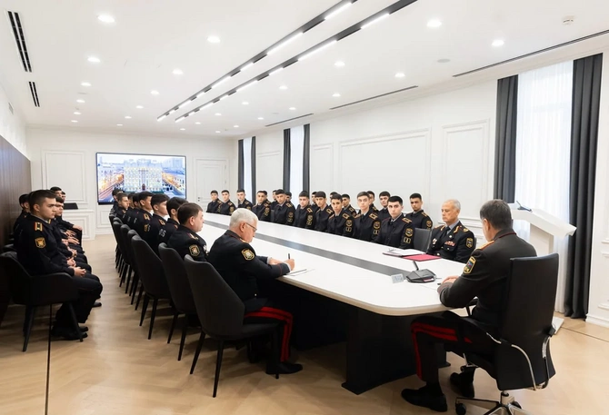 Vilayət Eyvazov xarici dövlətlərin polis akademiyalarına ezam olunacaq kursantları qəbul edib - FOTOLAR Vilayət Eyvazov xarici dövlətlərin polis akademiyalarına ezam olunacaq kursantları qəbul edib - FOTOLAR