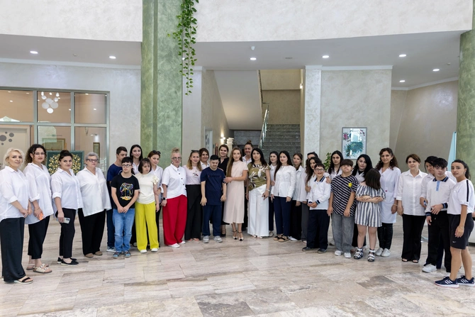Alyona Əliyeva xüsusi qayğıya ehtiyacı olan uşaqlarla - FOTOLAR