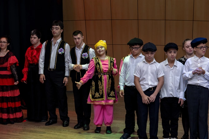 Alyona Əliyeva xüsusi qayğıya ehtiyacı olan uşaqlarla - FOTOLAR