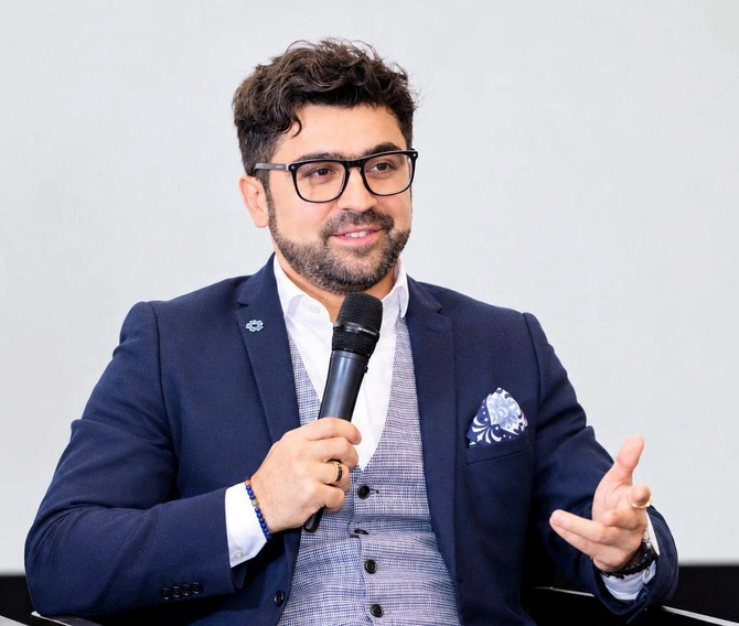 Şəhid övladının ABŞ uğuru: Oruc İbrahimov «Eynşteyn vizası» aldı — FOTOLAR