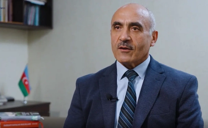 Bəzən avtobus vaxtında gəlmir, sərnişinlər aqressivləşirlər, əvəzini sürücüdən çıxmağa çalışırlar Bəzən avtobus vaxtında gəlmir, sərnişinlər aqressivləşirlər, əvəzini sürücüdən çıxmağa çalışırlar