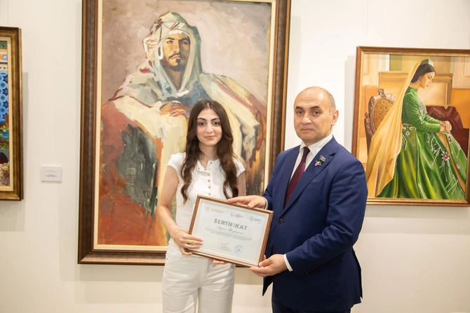 Bakıda Birgə Rənglənən Tarix adlı sərgi açılıb - FOTOLAR
