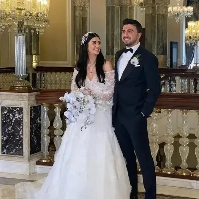 Tanınmış futbolçunun ayaqqabısının dodaq uçuqladan qiyməti - FOTOLAR