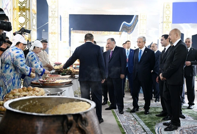 Prezident İlham Əliyev MDB Ölkələrinin Milli Kulinariya Festivalı ilə tanış olub, rəsmi qəbulda iştirak edib - FOTOLAR
