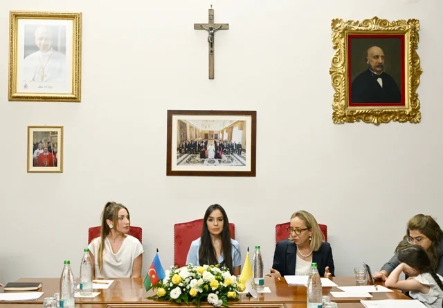 Romada Leyla Əliyeva ilə Müqəddəs Arxeologiya üzrə Pontifik Komissiyasının katibinin görüşü olub - FOTOLAR