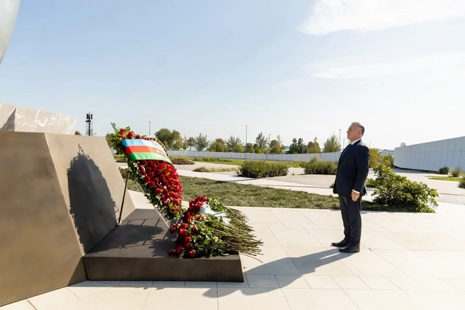 Səhiyyə Nazirliyinin rəhbərliyi Zəfər parkını ziyarət etdi - FOTOLAR