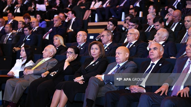 YAP-ın qurultayından maraqlı görüntülər - FOTO