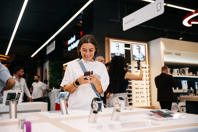 Kontaktda iPhone 18 Pro seriyasına axın: 4-cü il ardıcıl satış rekordu - FOTOLAR Kontaktda iPhone 18 Pro seriyasına axın: 4-cü il ardıcıl satış rekordu - FOTOLAR