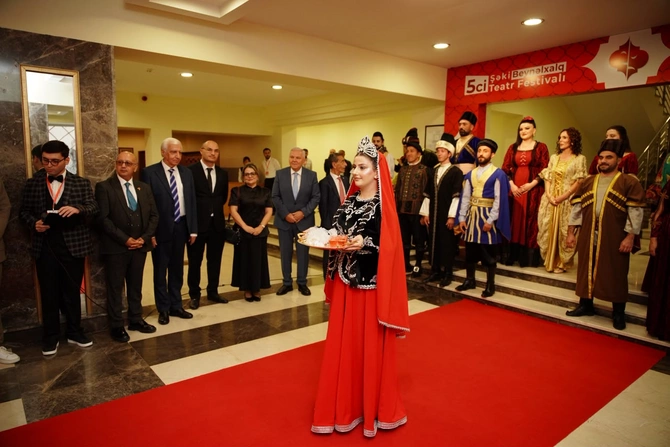 V Şəki Beynəlxalq Teatr Festivalı keçirilir - FOTOLAR