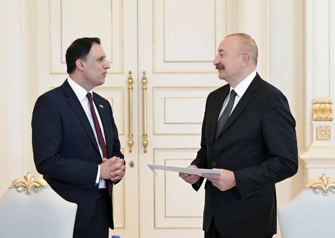 İlham Əliyev Böyük Britaniyanın ticarət üzrə dövlət nazirini qəbul edib - FOTOLAR