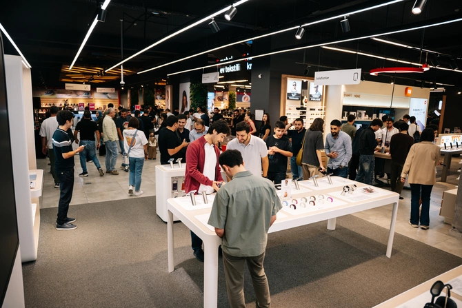Kontaktda iPhone 18 Pro seriyasına axın: 4-cü il ardıcıl satış rekordu - FOTOLAR Kontaktda iPhone 18 Pro seriyasına axın: 4-cü il ardıcıl satış rekordu - FOTOLAR