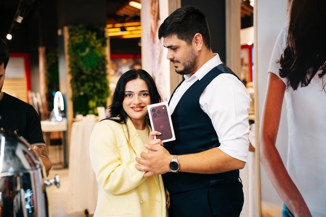 Kontaktda iPhone 18 Pro seriyasına axın: 4-cü il ardıcıl satış rekordu - FOTOLAR Kontaktda iPhone 18 Pro seriyasına axın: 4-cü il ardıcıl satış rekordu - FOTOLAR