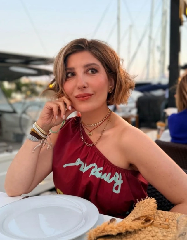 Şebnem Bozoklunun illər ərzindəki dəyişimi təəccübləndirdi - FOTOLAR Şebnem Bozoklunun illər ərzindəki dəyişimi təəccübləndirdi - FOTOLAR