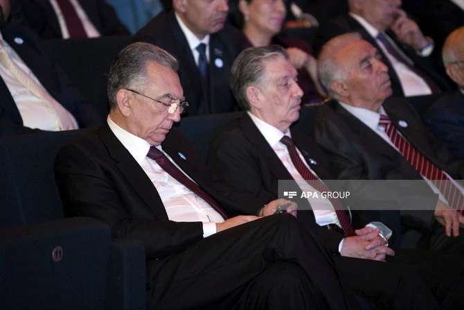 YAP-ın qurultayından maraqlı görüntülər - FOTO