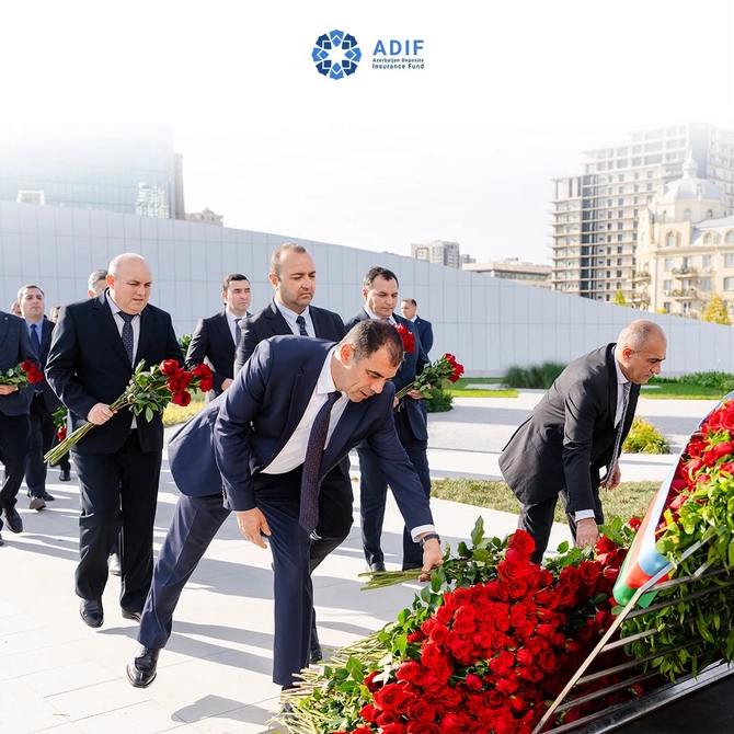 Əmanətlərin Sığortalanması Fondunun kollektivi Anım Günü ilə əlaqədar Zəfər Parkını ziyarət edib - FOTOLAR