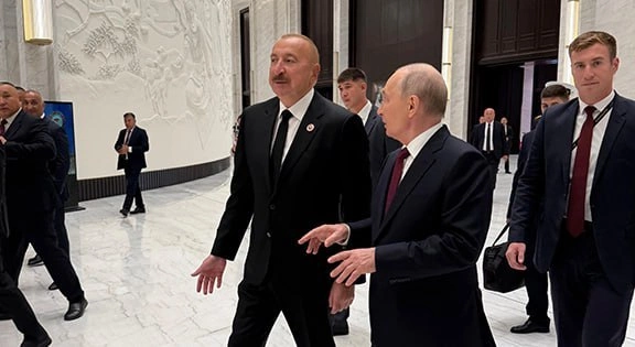 İlham Əliyev Türkmənistanda Putinlə ayaqüstü söhbət etdi - FOTO