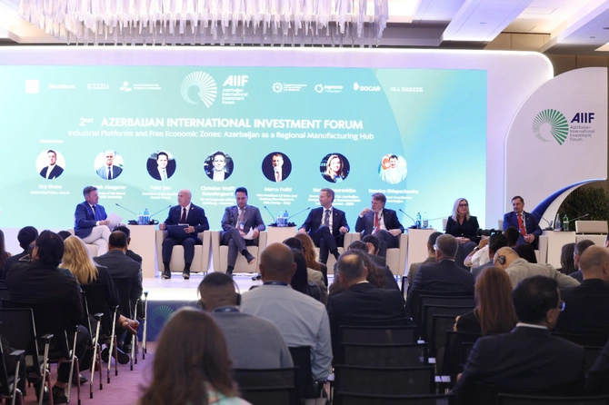İkinci Beynəlxalq İnvestisiya Forumu çərçivəsində panel sessiya keçirildi - FOTOLAR
