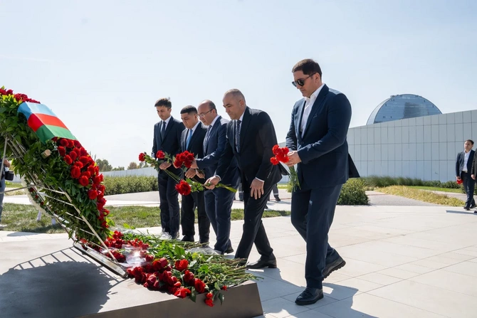 ETSN kollektivi Zəfər parkını ziyarət etdi - FOTOLAR
