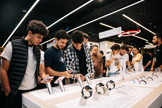 Kontaktda iPhone 18 Pro seriyasına axın: 4-cü il ardıcıl satış rekordu - FOTOLAR Kontaktda iPhone 18 Pro seriyasına axın: 4-cü il ardıcıl satış rekordu - FOTOLAR