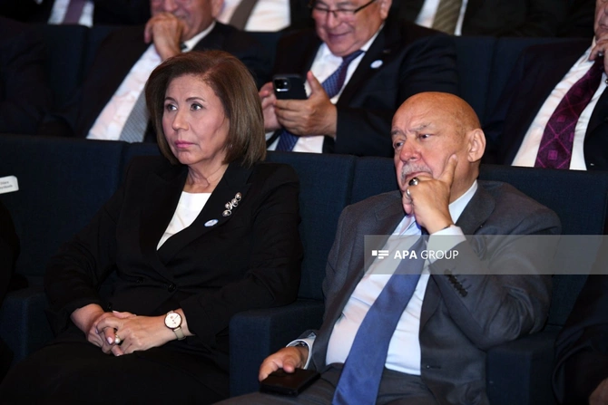 YAP-ın qurultayından maraqlı görüntülər - FOTO