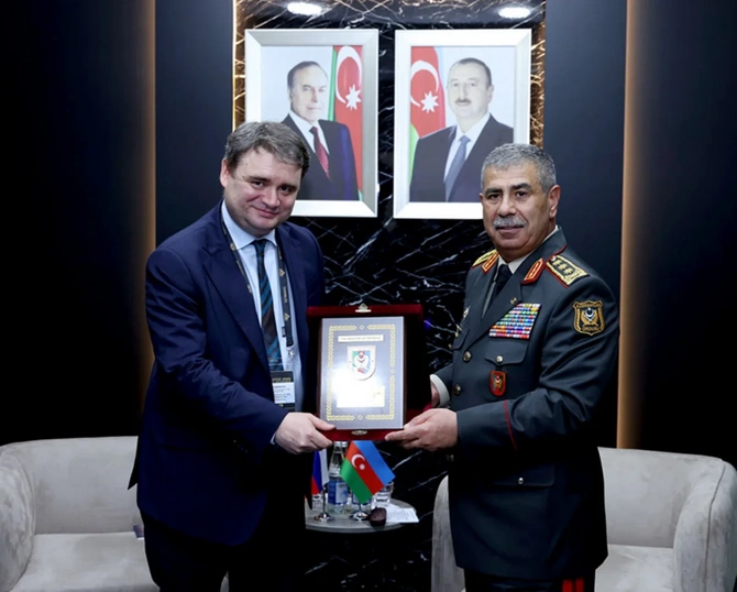 Azərbaycan-Rusiya hərbi əlaqələrinin inkişaf istiqamətləri müzakirə olunub - FOTO