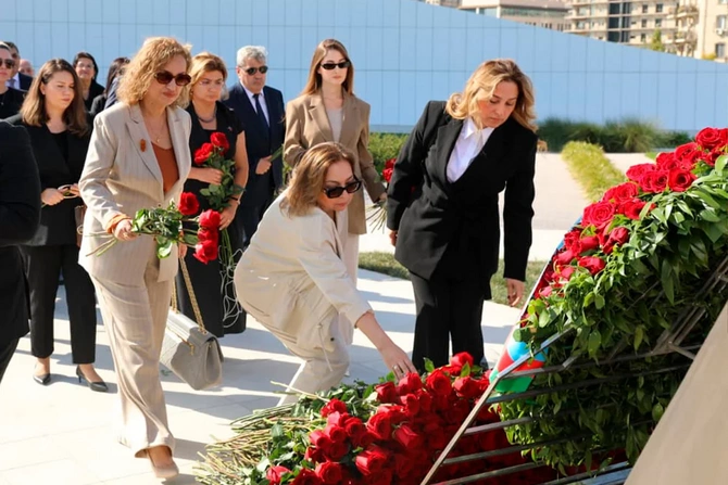 Səhiyyə Nazirliyinin rəhbərliyi Zəfər parkını ziyarət etdi - FOTOLAR