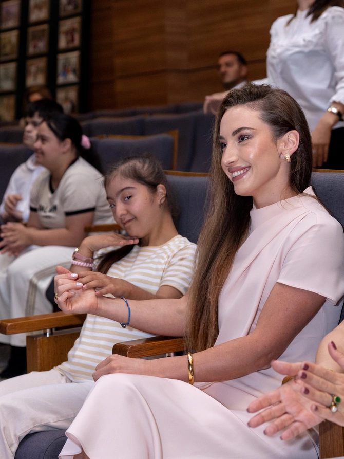 Alyona Əliyeva xüsusi qayğıya ehtiyacı olan uşaqlarla - FOTOLAR