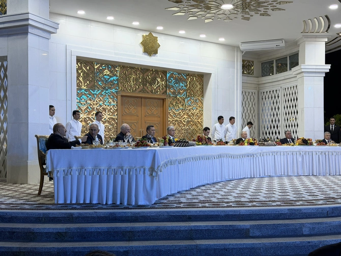 Prezident Türkmənistanda Paşinyanla söhbətləşdi - FOTO/VİDEO